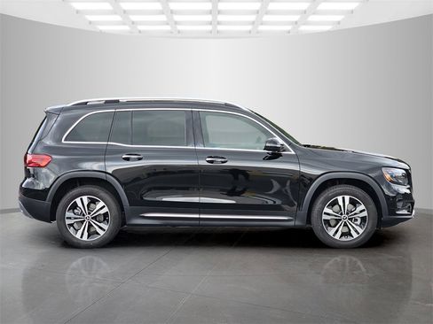 Used 2025 Mercedes-Benz GLB 250 image 7