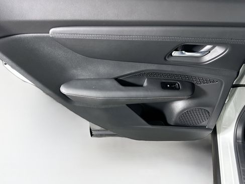 Used 2023 Nissan Ariya VENTURE+ image 26