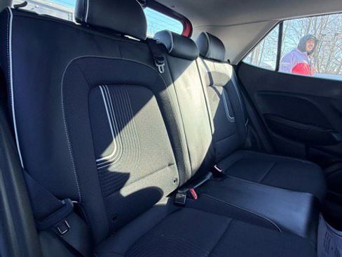 Used 2023 Hyundai Venue Limited image 12