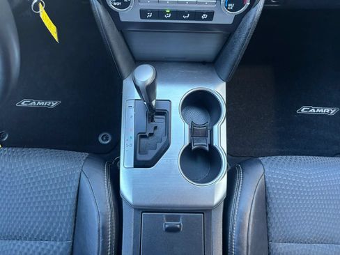 Used 2014 Toyota Camry SE FWD image 20