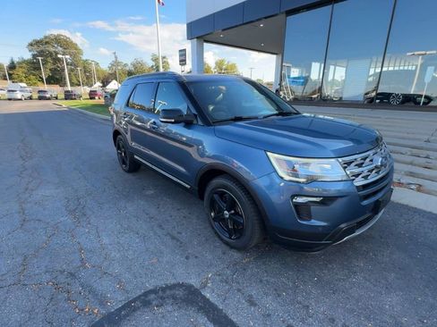 Used 2018 Ford Explorer XLT w/ Equipment Group 202A image 2