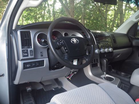 Used 2010 Toyota Tundra 4x4 Double Cab image 7