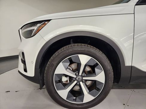 Certified 2026 Volvo XC40 B5 Plus AWD/4WD image 11