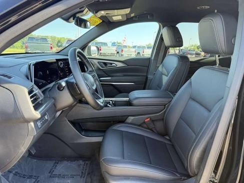 Used 2026 Chevrolet Traverse LT AWD/4WD image 11