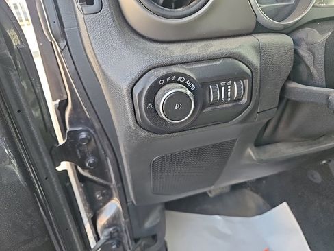 Used 2018 Jeep Wrangler Unlimited Sport S image 15