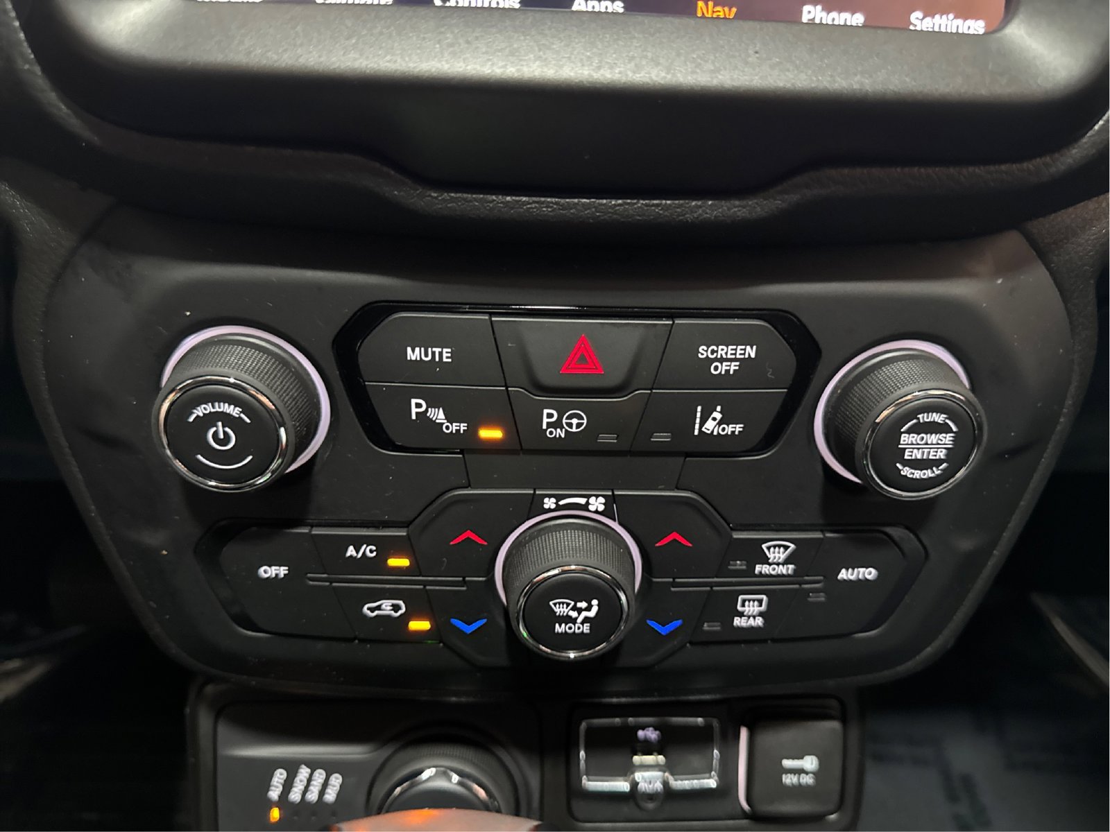 Used 2021 Jeep Renegade Limited w/ Sun & Sound Group AWD/4WD image 29