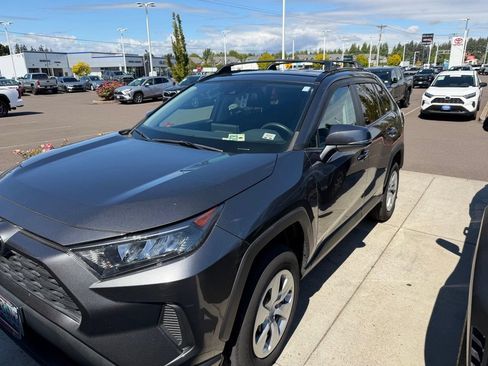Used 2021 Toyota RAV4 LE AWD/4WD image 2