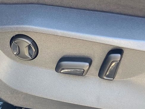 Certified 2023 Volkswagen Tiguan SE image 12