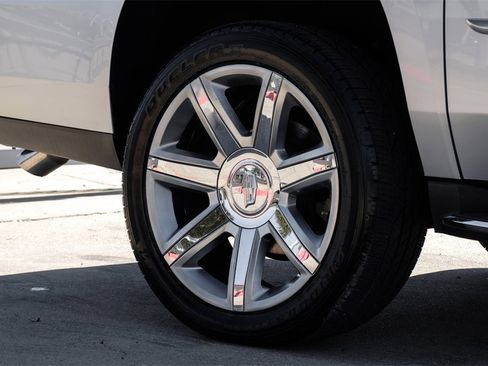 Used 2019 Cadillac Escalade ESV Luxury image 64