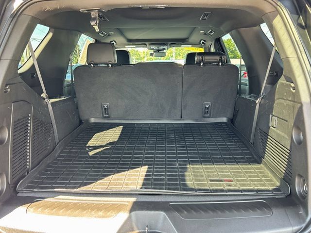 Used 2023 GMC Yukon SLT AWD/4WD image 10