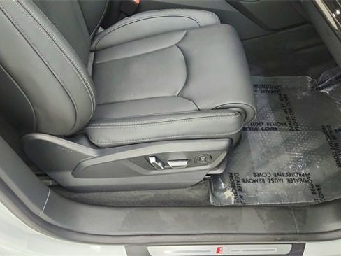 Used 2025 Audi Q8 Prestige w/ Prestige Package image 22