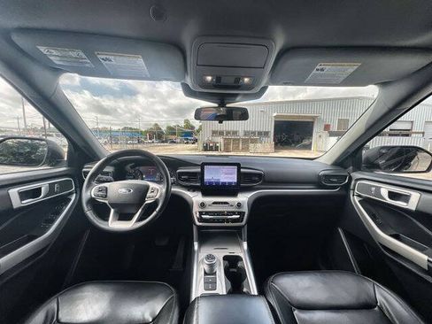 Used 2021 Ford Explorer XLT w/ Equipment Group 202A RWD image 19