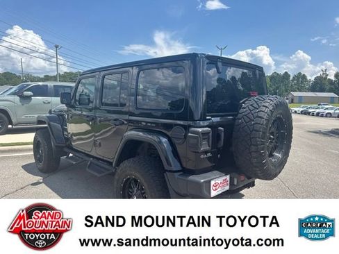 Used 2018 Jeep Wrangler Unlimited Sahara AWD/4WD image 5