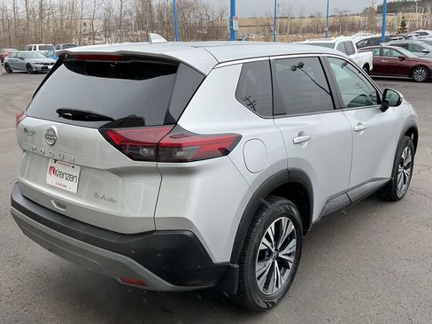 Used 2022 Nissan Rogue SV image 5