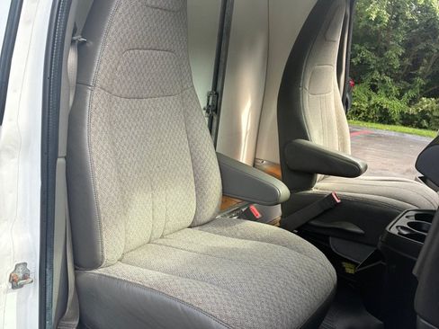Used 2016 GMC Savana 3500 RWD image 24