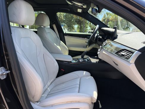 Used 2023 BMW 530i w/ Premium Package RWD image 33