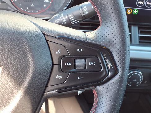 Used 2024 Chevrolet Trax RS FWD image 13