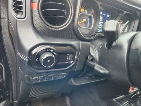 Used 2025 Jeep Wrangler Unlimited Rubicon w/ XTREMEE 35" Tire Package image 13