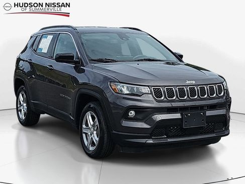 Used 2024 Jeep Compass Latitude AWD/4WD image 1
