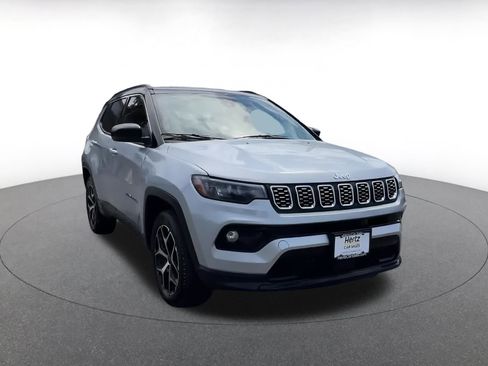 Used 2025 Jeep Compass Limited image 3