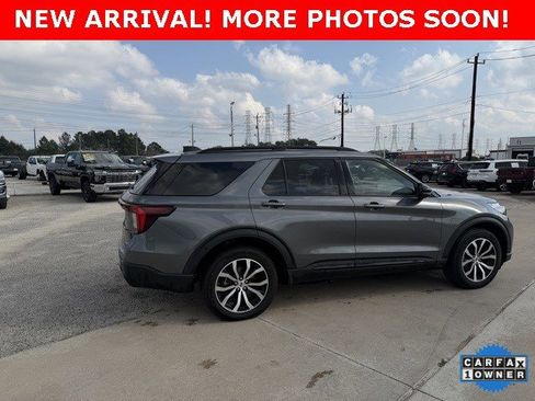 Used 2025 Ford Explorer ST-Line image 3