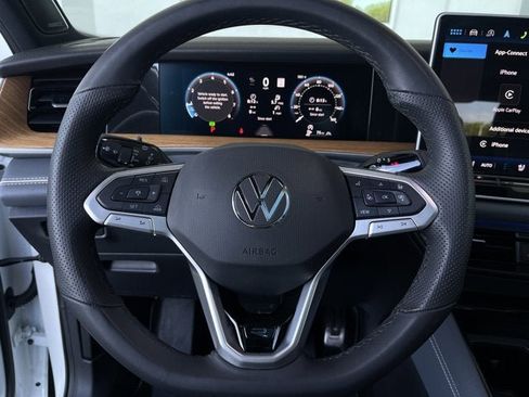 Used 2025 Volkswagen Tiguan SEL R-Line AWD/4WD image 15