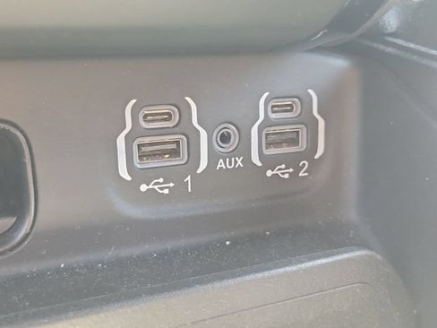 Used 2024 RAM 1500 Laramie AWD/4WD image 28