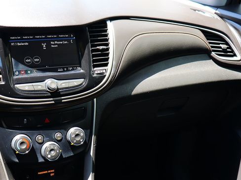 Used 2019 Chevrolet Trax LT w/ LT Convenience Package FWD image 42