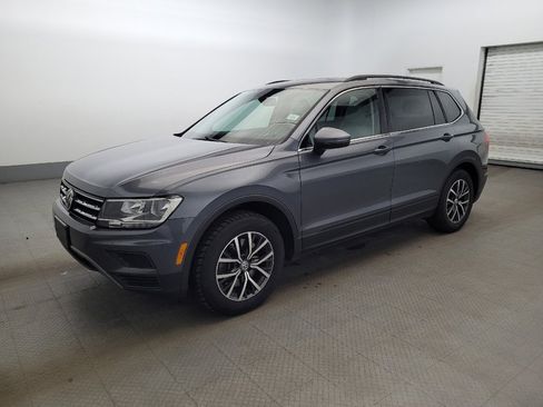 Used 2019 Volkswagen Tiguan S image 2