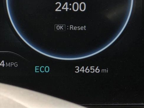 Used 2025 Hyundai Elantra Limited image 12