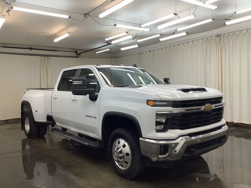 Used 2025 Chevrolet Silverado 3500 LT w/ Safety Package AWD/4WD image 3