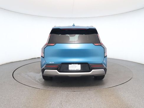 Used 2024 Kia EV9 Land image 4