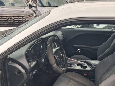 Used 2019 Dodge Challenger SXT RWD image 9