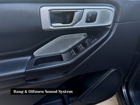 Used 2020 Ford Explorer Platinum w/ Premium Technology Package image 12