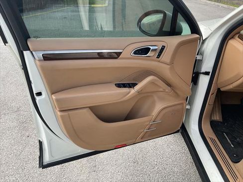 Used 2012 Porsche Cayenne image 23