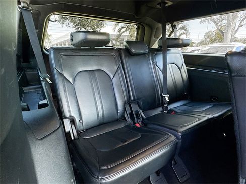 Used 2021 Ford Expedition Max Limited image 30