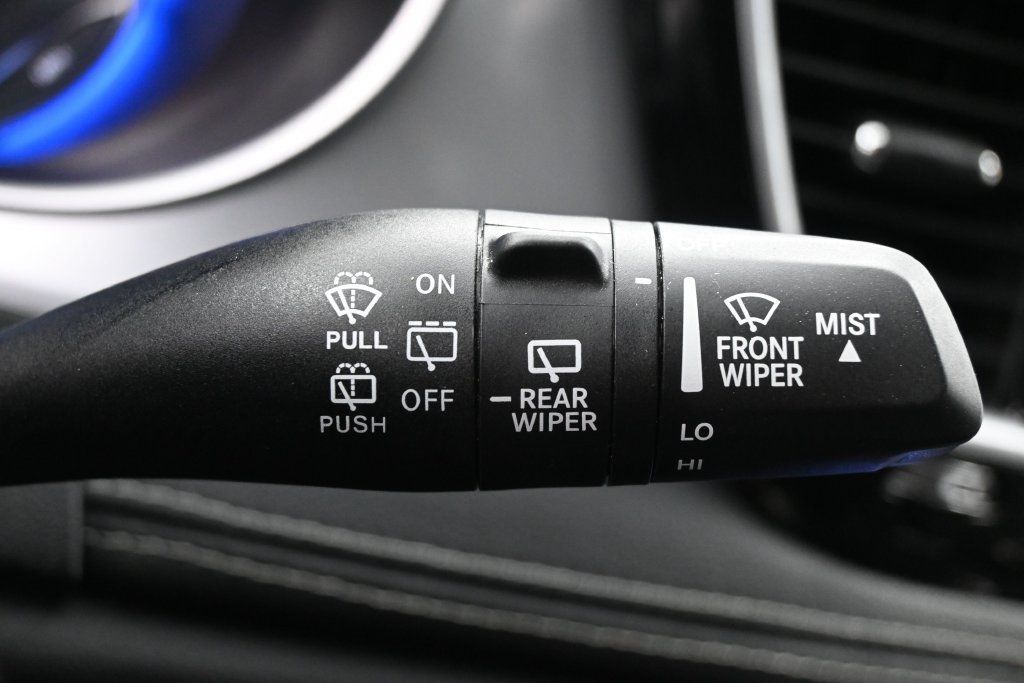 Used 2025 Chrysler Pacifica Limited FWD image 19