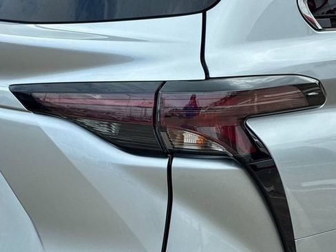 Used 2025 Toyota Sienna XLE FWD image 29