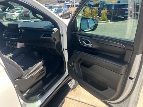 Used 2022 GMC Yukon SLT w/ SLT Premium Package AWD/4WD image 31