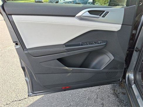 New 2025 Volkswagen Taos SE image 8