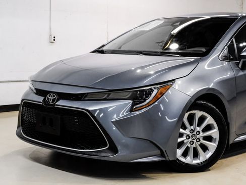 Used 2020 Toyota Corolla XLE image 6