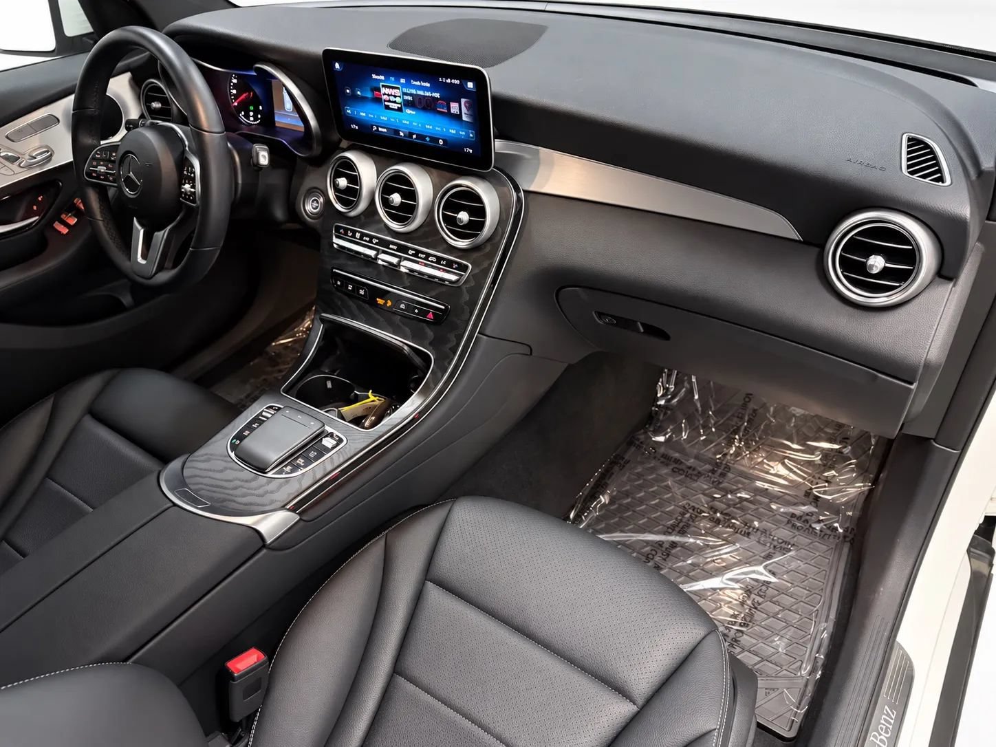 Used 2021 Mercedes-Benz GLC 300 4MATIC w/ Premium Package image 25