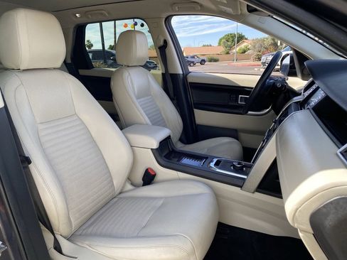 Used 2017 Land Rover Discovery Sport HSE Luxury image 12