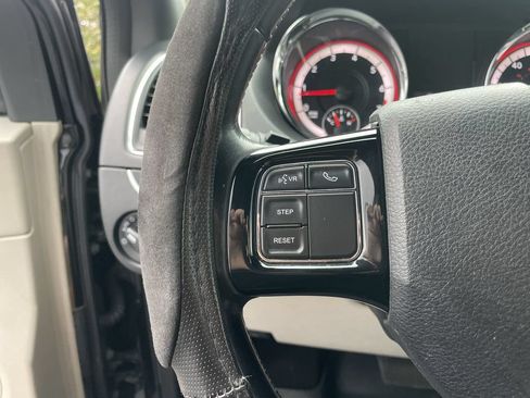Used 2020 Dodge Grand Caravan SXT FWD image 16