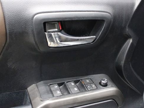 Used 2018 Toyota Tacoma Limited image 17