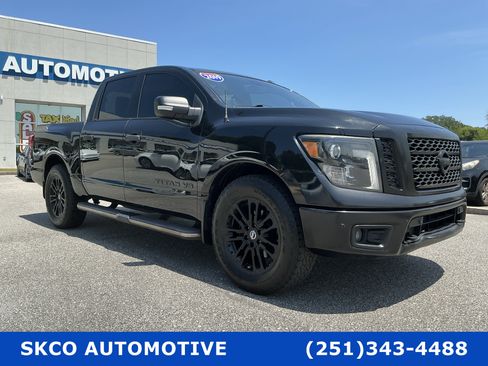 Used 2019 Nissan Titan SV w/ SV Convenience Package AWD/4WD image 7