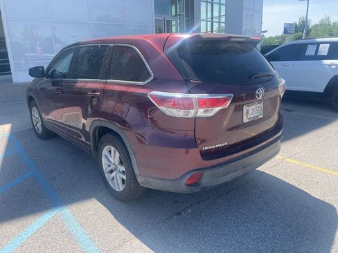 Used 2016 Toyota Highlander LE FWD image 2