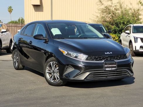 Used 2023 Kia Forte LXS FWD image 2