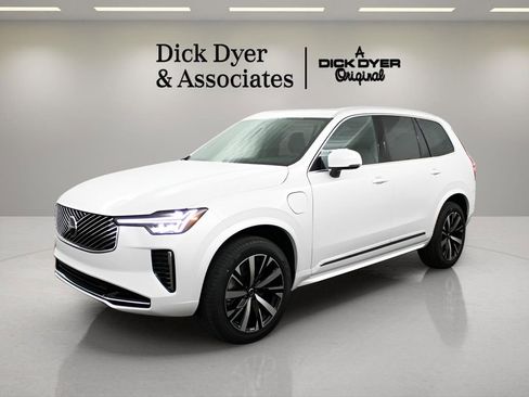 New 2025 Volvo XC90 T8 Core w/ Protection Package image 4