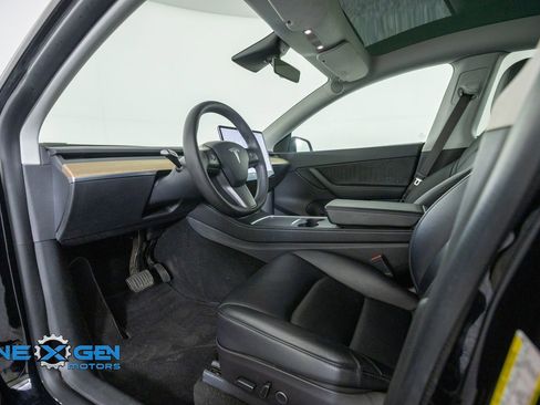 Used 2022 Tesla Model Y Long Range AWD/4WD image 10